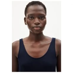 ARMEDANGELS - Women's Ashraani Solid - Top -Bergfreunde Shop armedangels womens ashraani solid top detail 3