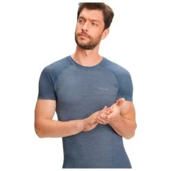 Falke - Wool Tech-Light Singlet S/S - Merino Base Layer 5 Falke - Wool Tech-Light Singlet S/S - Merino Base Layer -Bergfreunde Shop falke wool tech light singlet s s merino base layer detail 4