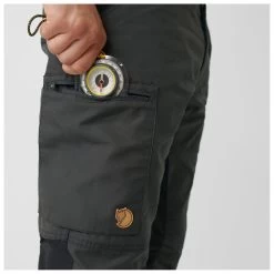 FJÄLLRÄVEN Fjällräven - Kaipak Trousers - Walking Trousers -Bergfreunde Shop fjaellraeven kaipak trousers walking trousers detail 6
