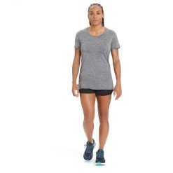 Icebreaker - Women's Merino S/S Low Crewe - Merino Shirt 4 Icebreaker - Women's Merino S/S Low Crewe - Merino Shirt -Bergfreunde Shop icebreaker womens merino s s low crewe merino shirt detail 3