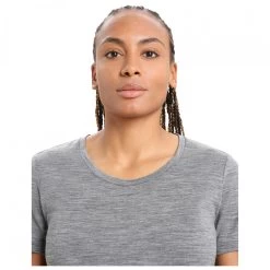 Icebreaker - Women's Merino S/S Low Crewe - Merino Shirt 5 Icebreaker - Women's Merino S/S Low Crewe - Merino Shirt -Bergfreunde Shop icebreaker womens merino s s low crewe merino shirt detail 4