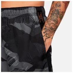 Nike - Dri-FIT Challenger 9'' Shorts - Running Shorts -Bergfreunde Shop nike dri fit challenger 9 shorts running shorts detail 3