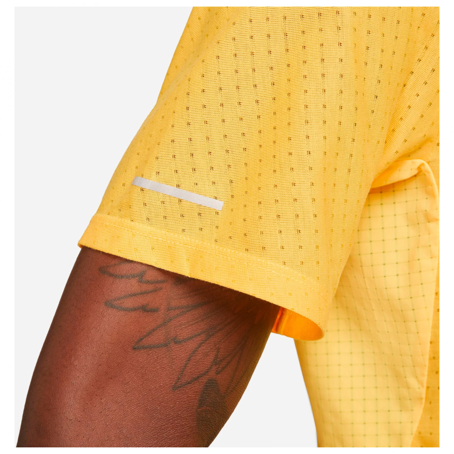 Nike - Dri-FIT Trail Solar Chase - Running shirt Nike - Dri-FIT Trail Solar Chase - Running Shirt -Bergfreunde Shop nike dri fit trail solar chase running shirt detail 3