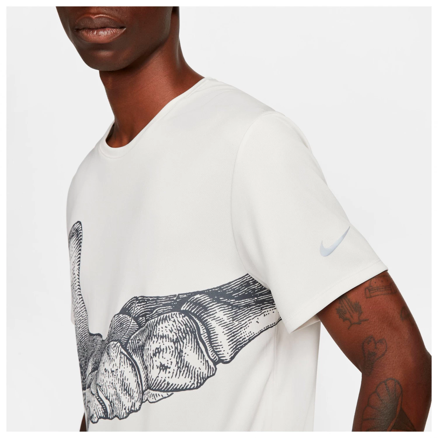 Nike - Dri-FIT UV Miler Run Division - Running shirt Nike - Dri-FIT UV Miler Run Division - Running Shirt -Bergfreunde Shop nike dri fit uv miler run division running shirt detail 4