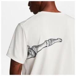 Nike - Dri-FIT UV Miler Run Division - Running Shirt 6 Nike - Dri-FIT UV Miler Run Division - Running Shirt -Bergfreunde Shop nike dri fit uv miler run division running shirt detail 5