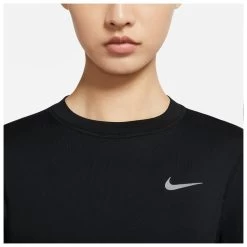Nike - Women's Dri-Fit Element Running Crew - Running Shirt 6 Nike - Women's Dri-Fit Element Running Crew - Running Shirt -Bergfreunde Shop nike womens dri fit element running crew running shirt detail 5
