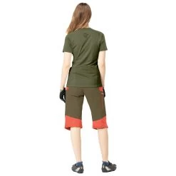 Norrøna - Women's Fjørå Wool T-Shirt - Cycling Jersey 5 Norrøna - Women's Fjørå Wool T-Shirt - Cycling Jersey -Bergfreunde Shop norroena womens fjoeraa wool t shirt cycling jersey detail 4