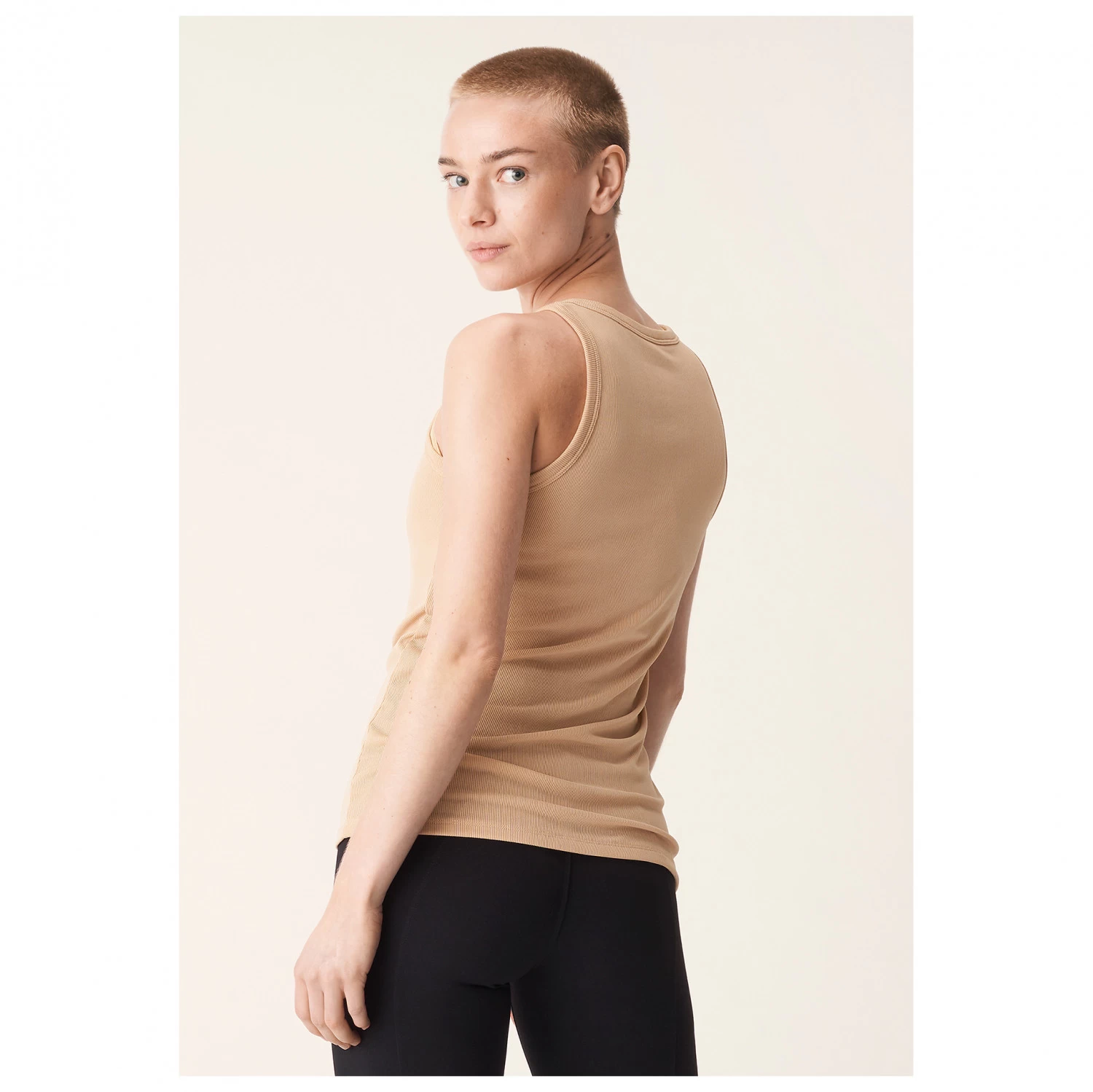 Röhnisch - Women's Comfort Base Singlet - Top Röhnisch - Women's Comfort Base Singlet - Top -Bergfreunde Shop roehnisch womens comfort base singlet top detail 2