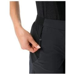 Vaude - Women's Kuro Shorts - Cycling Bottoms 4 Vaude - Women's Kuro Shorts - Cycling Bottoms -Bergfreunde Shop vaude womens kuro shorts cycling bottoms detail 3